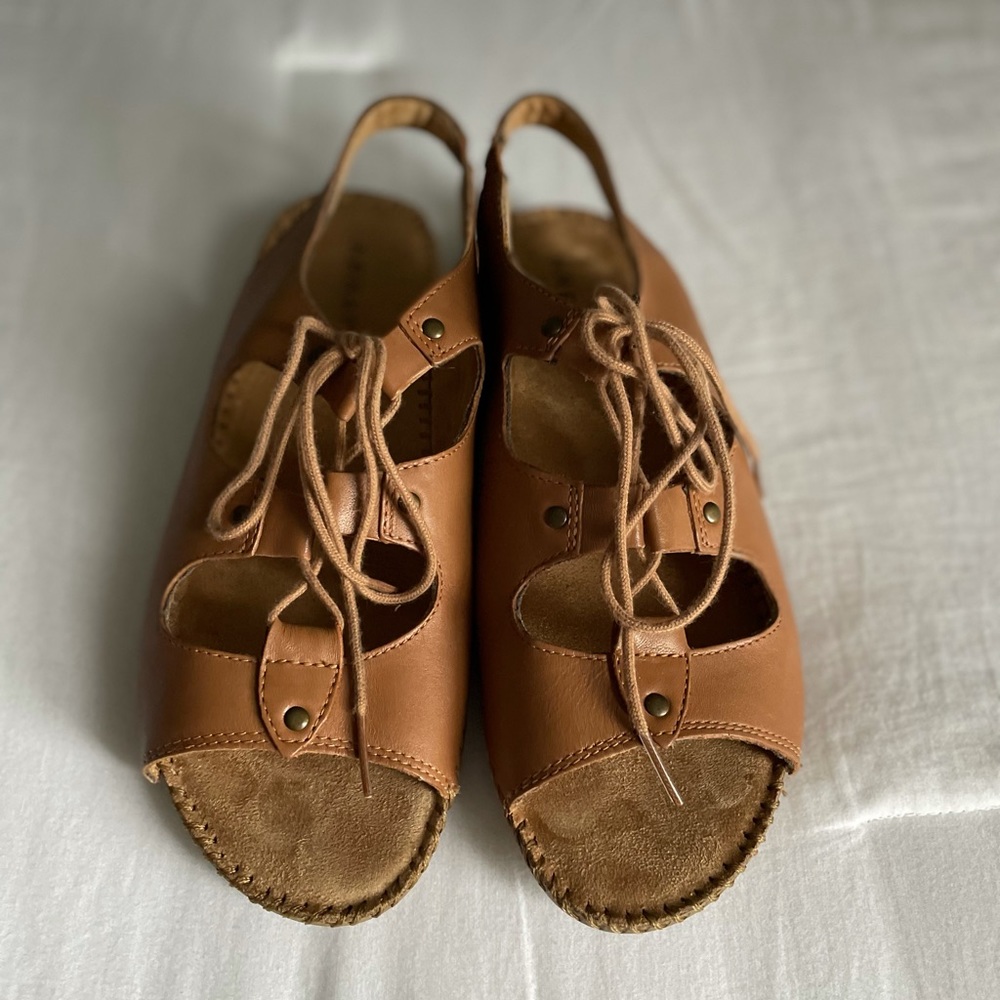 Array Tie Up Brown Leather Sandals • Size 8.5W